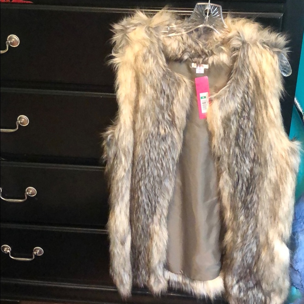 Fake fur vest